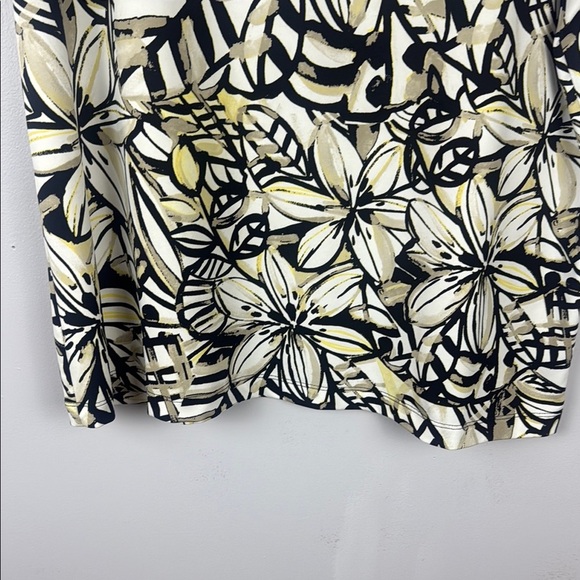 WEEKENDS BY CHICO'S 1/4 Zip White Black Gold Floral Stretch Athletic Top Size XL - Picture 5 of 9
